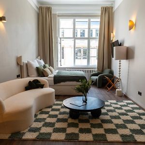 Großzügiges Zimmer mit Kingsize-Bett